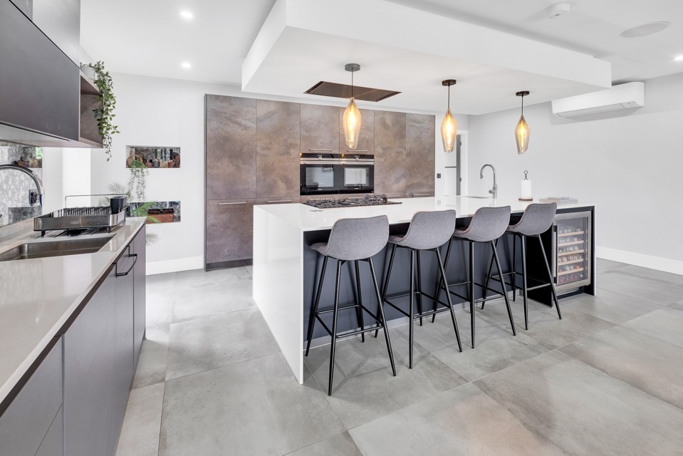 Kitchen with island seating at Aldridge Farm